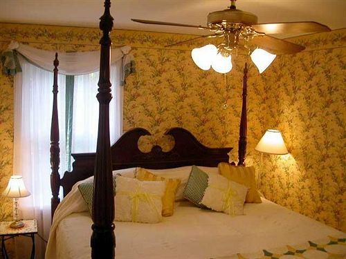 Fuquay Mineral Spring Inn & Garden Buitenkant foto