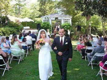 Fuquay Mineral Spring Inn & Garden Buitenkant foto